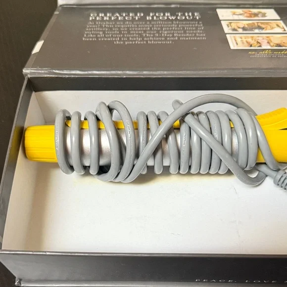 Drybar 3-Day Bender Curling Iron in Yellow and Silver display picture 3